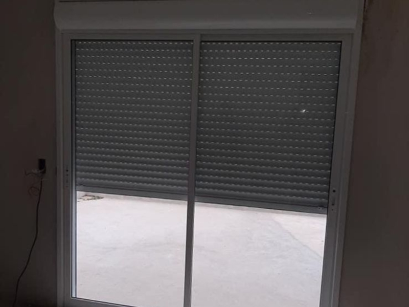 Janelas e Portas Automatizadas com Veneziana